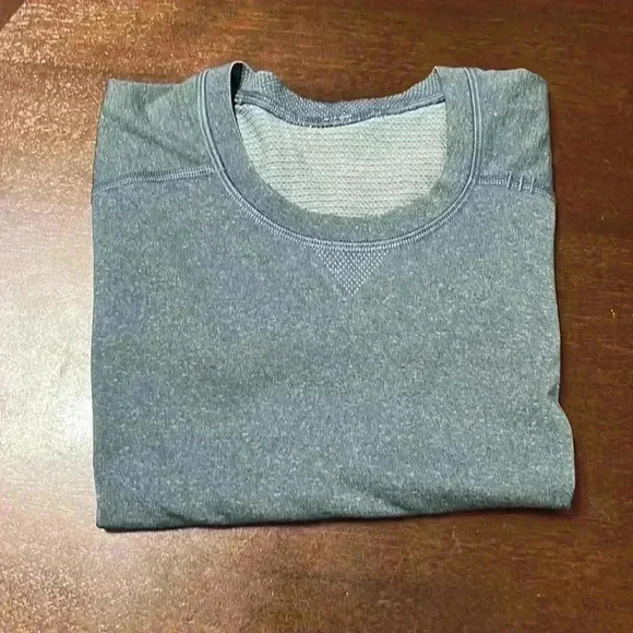 Lululemon Men’s Short-Sleeve Shirt - Picture 5 of 5